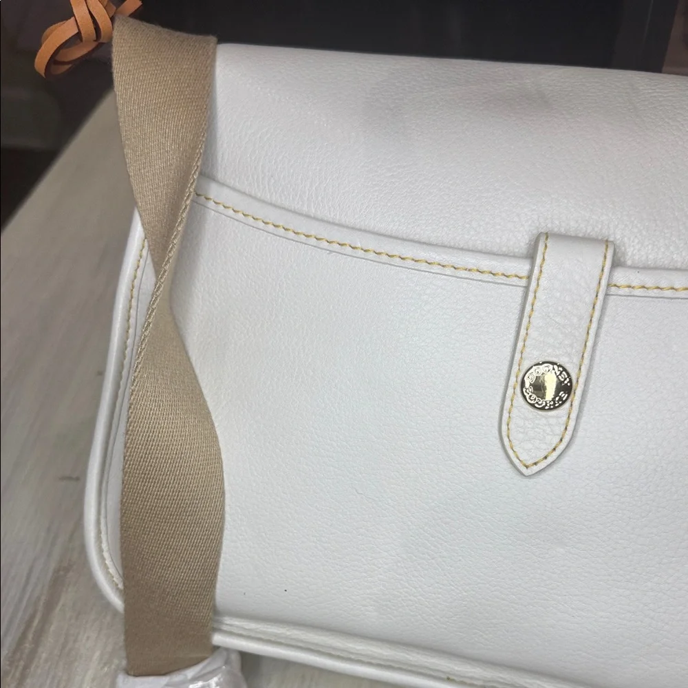 Dooney & Bourke elegant crossbody