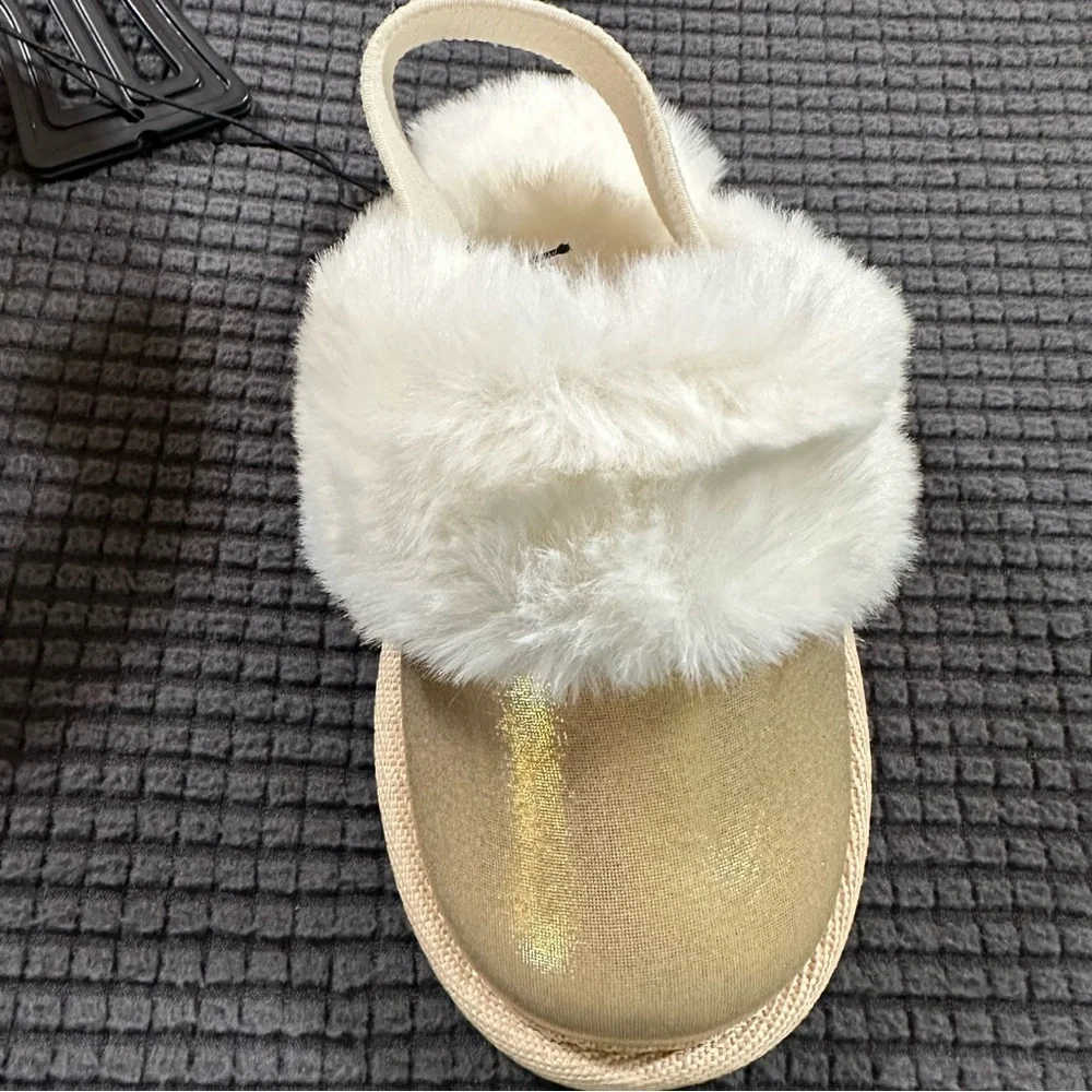Girls Gold Faux Fur Scuff Slippers Size 9 10 Holiday Time Soft Sole