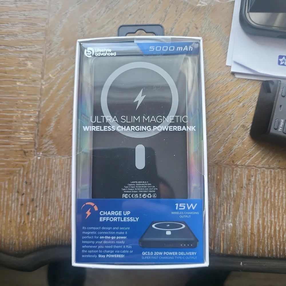 Smartphone Ultra Slim Magnetic Charger and Powerbank
