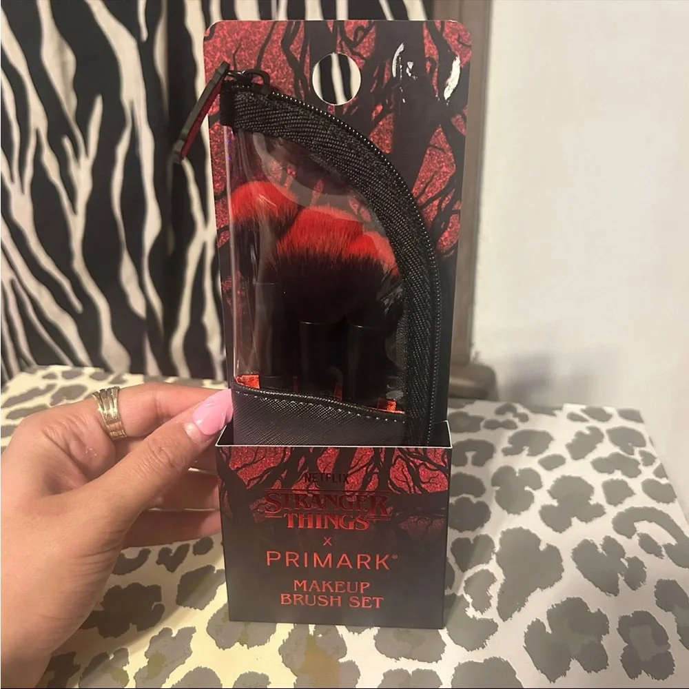 Stranger Things X Primark 3 Pc Make Up Brush Set Limited edition