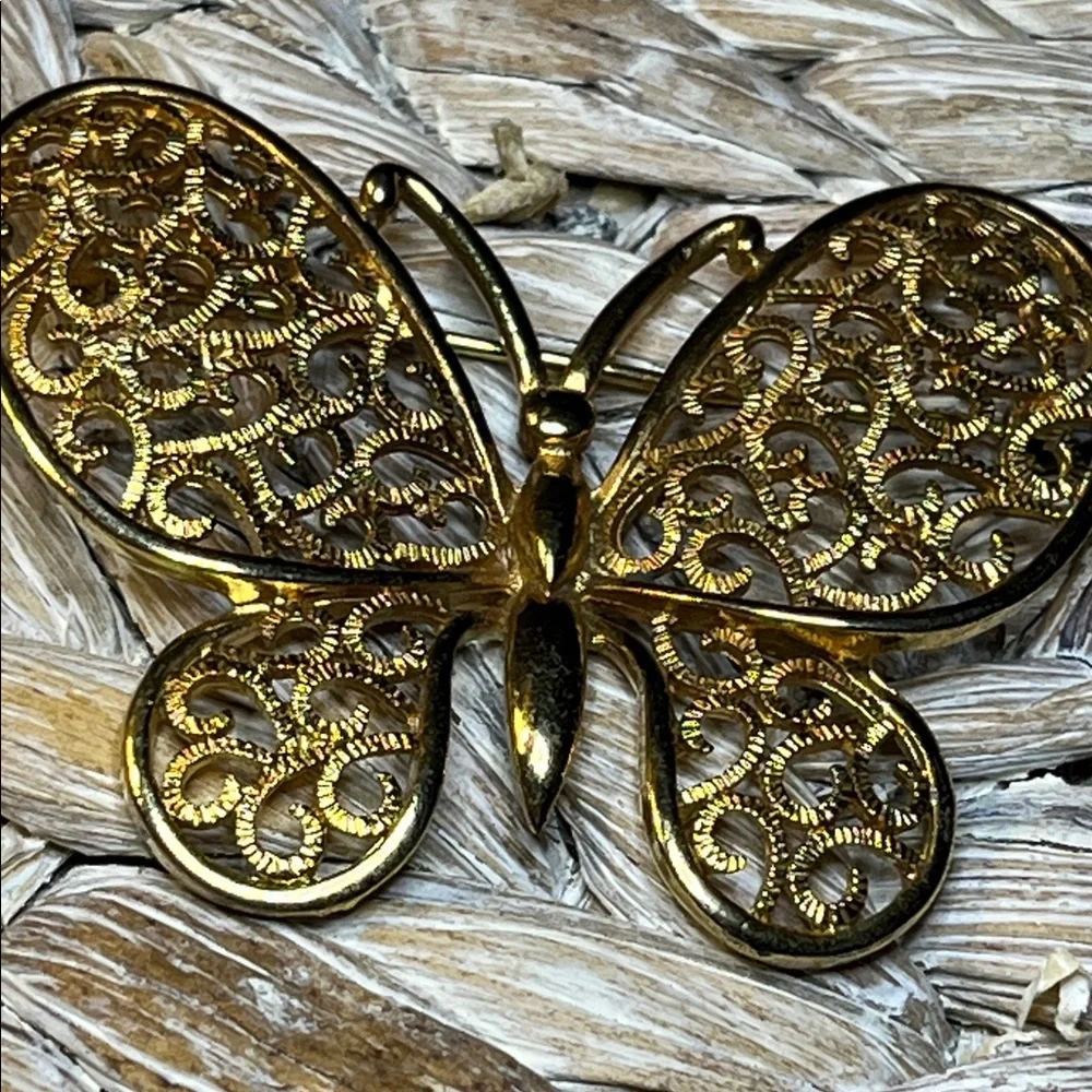 Vintage Gold Tone Filigree Butterfly Brooch‎