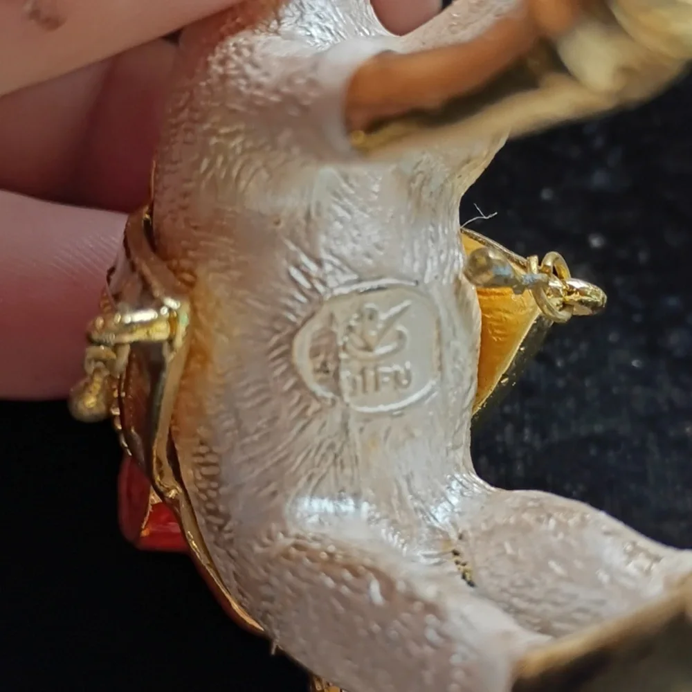 Elegant Camel Trinket Box with Gold Tones and Red Accents (Qifu)