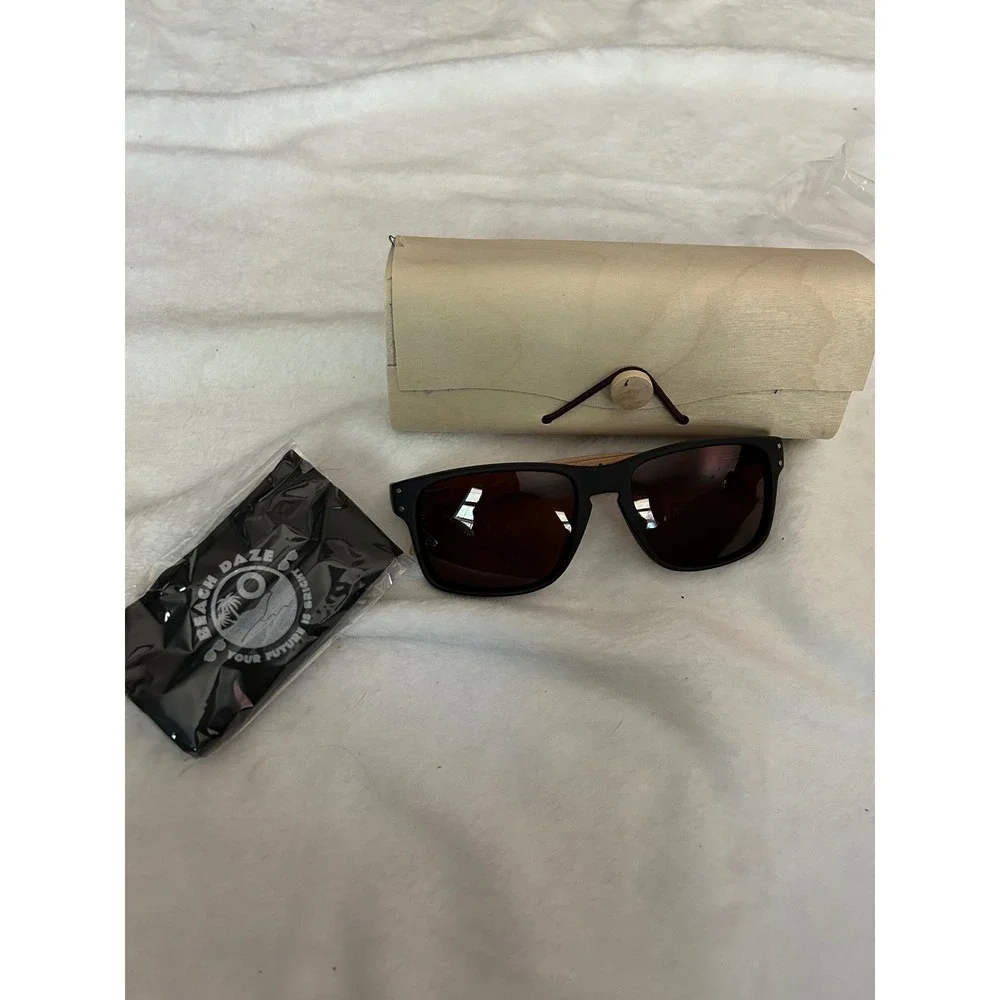 Beach Daze Sunglasses Brown Lens Wood Arms Black Frame Case‎ Included