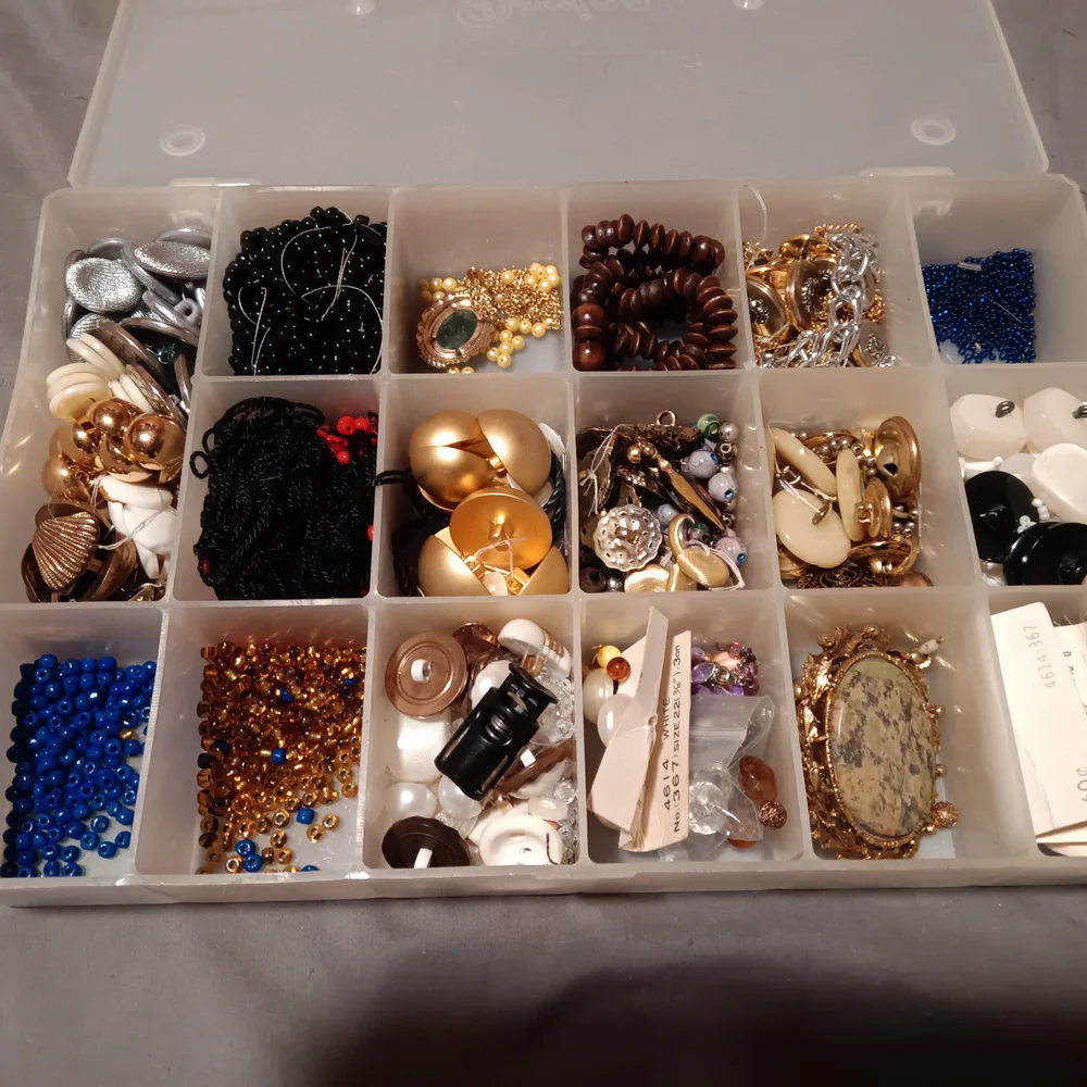 Darice clear plastic