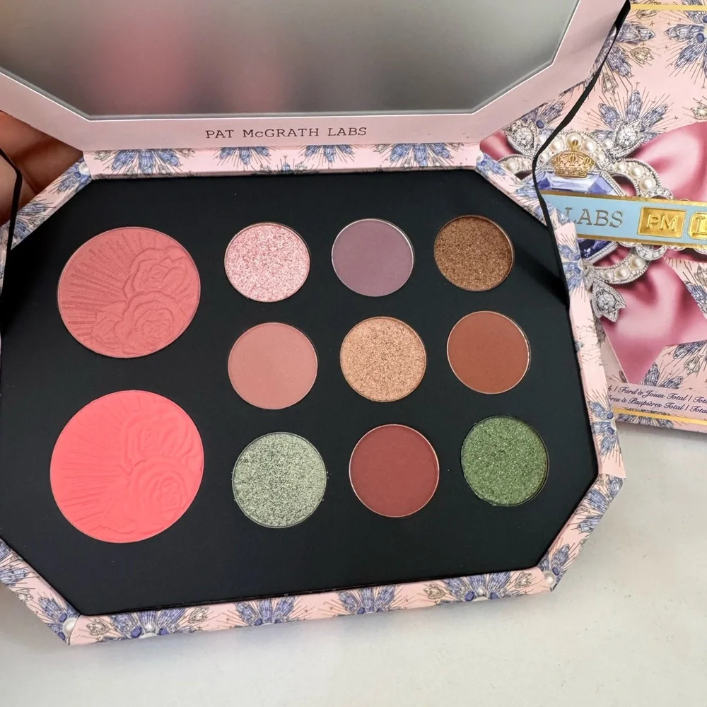 Pat McGrath Eyeshadow And BLUSH Palette -