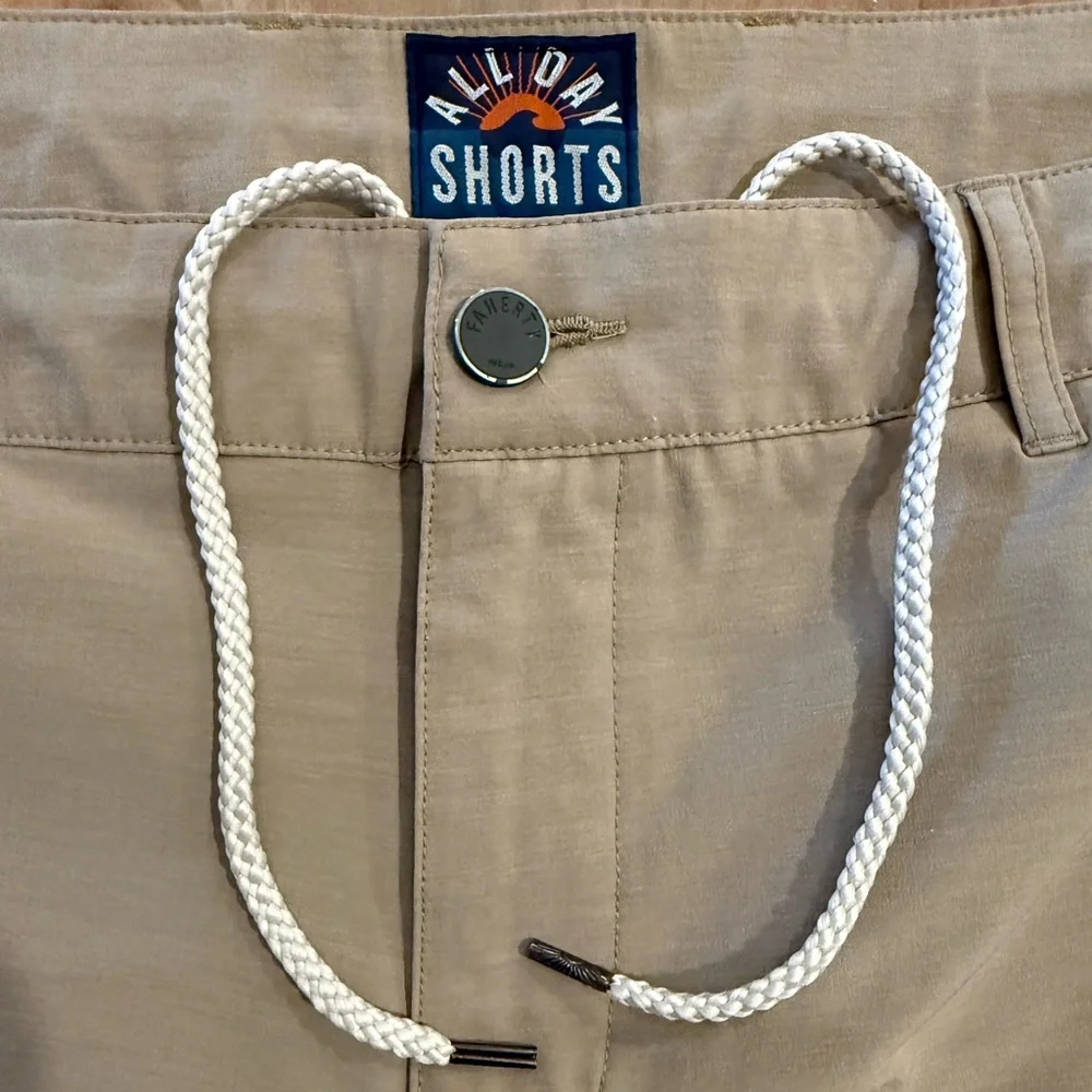 Faherty 9” All Day Shorts Khaki Color Sz36 Excellent Condition