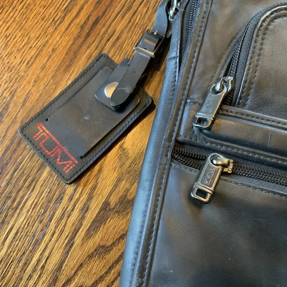 Tumi Black Genuine Leather‎ Briefcase Messenger Bag Laptop Computer Business