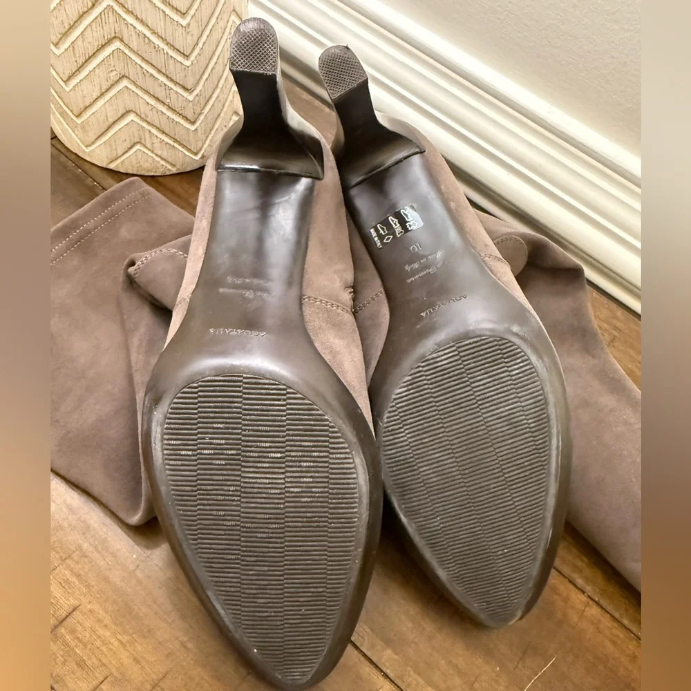 chic taupe