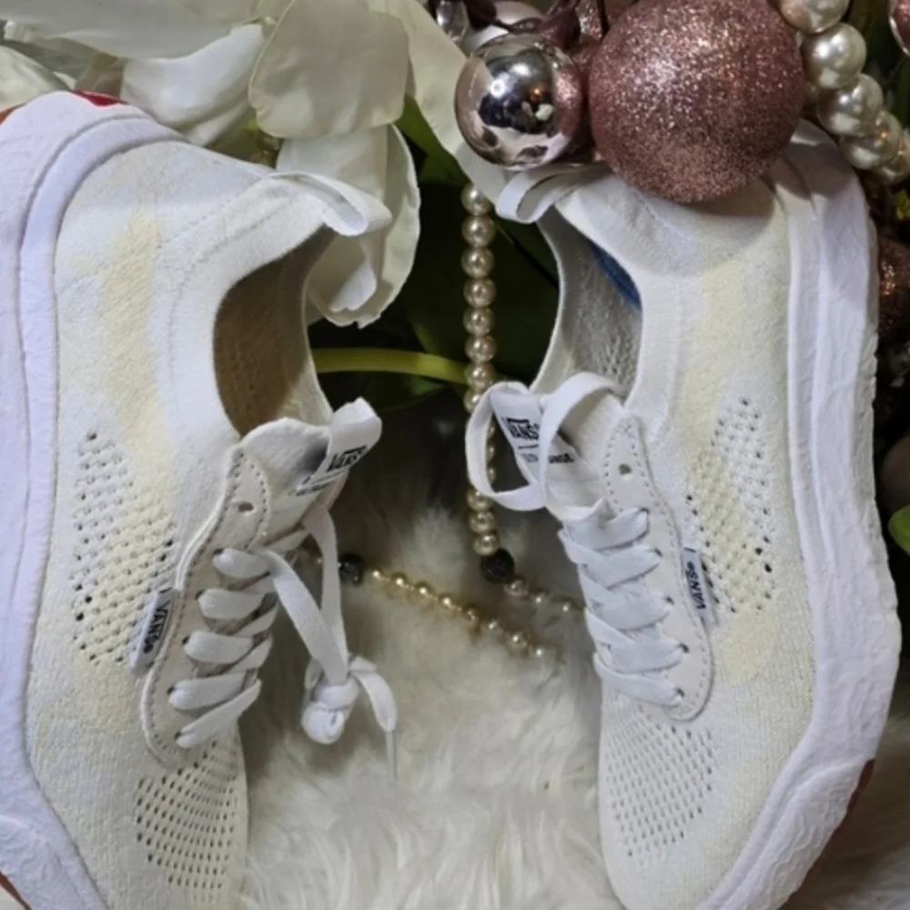 Vans UltraRange VR3 Skate Shoes womens Sneakers Color:True White New