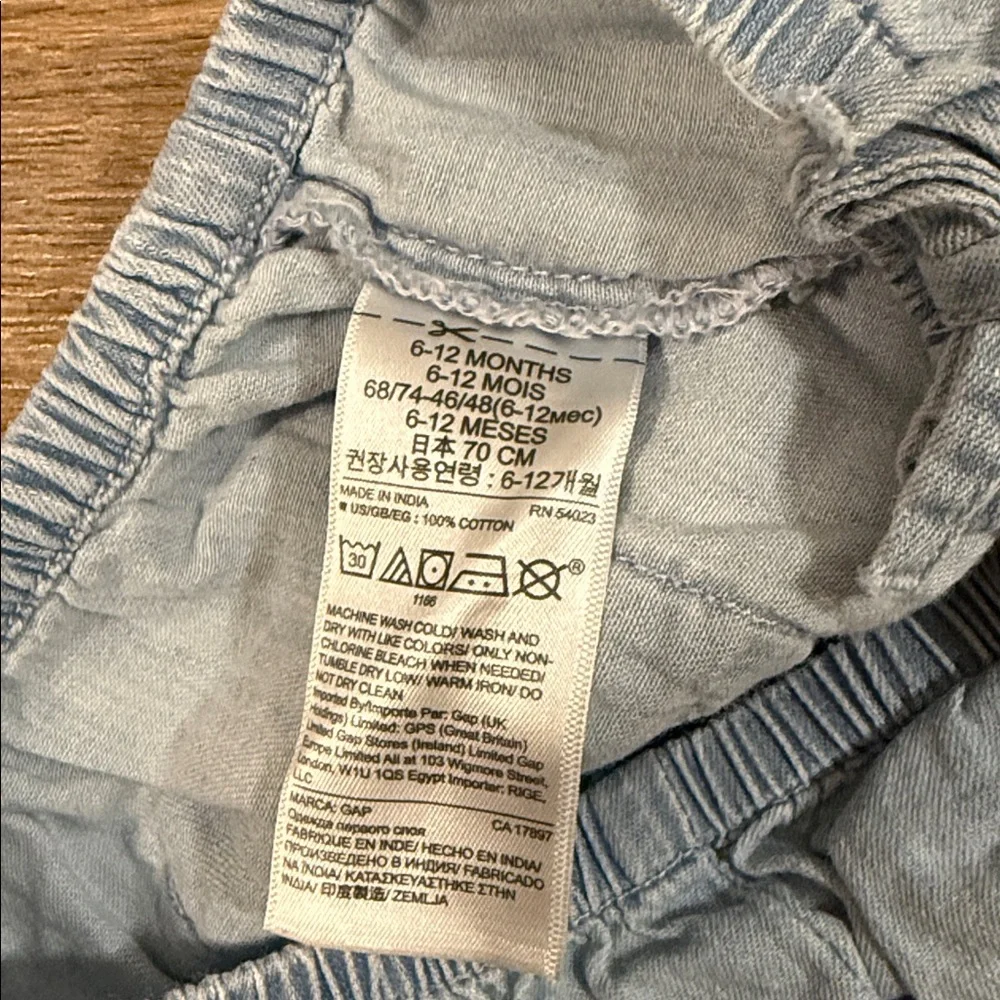 GAP light ruffled blue