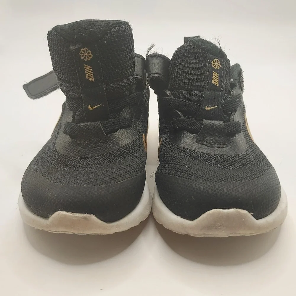 Nike revolution black