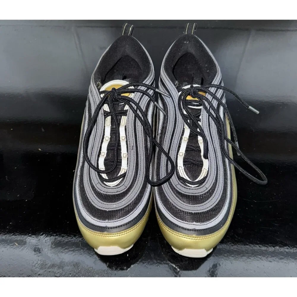 Nike excellent see