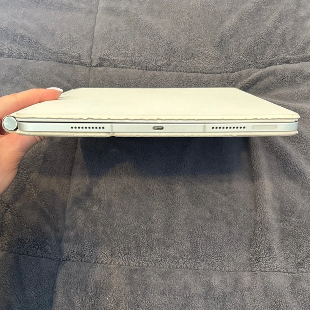 Apple comes magic