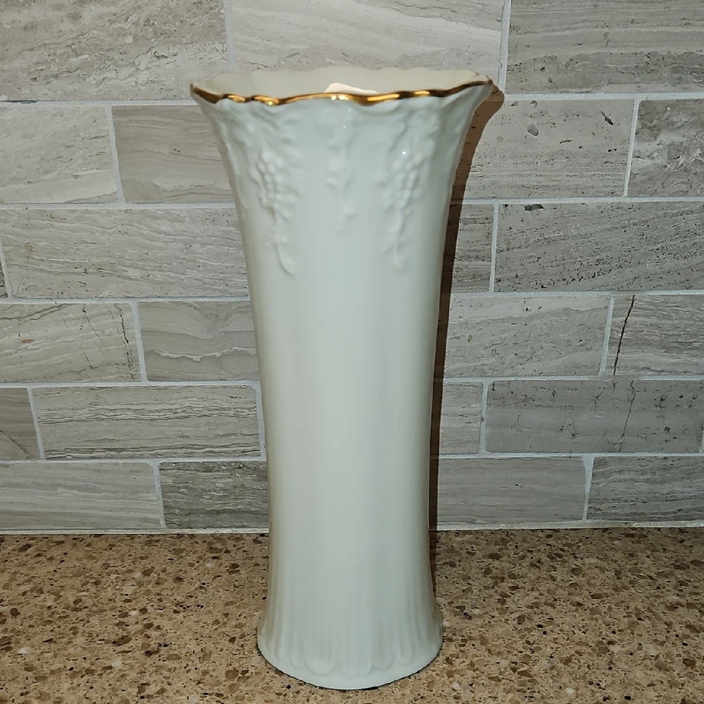 Crown Classics Fine Porcelain vase gold-trimmed fluted embossed floral detail