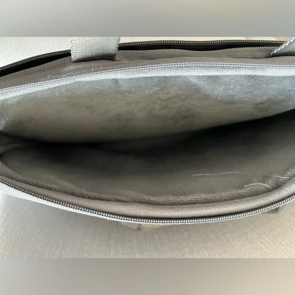 Marc By Marc Jacobs logo closure silver