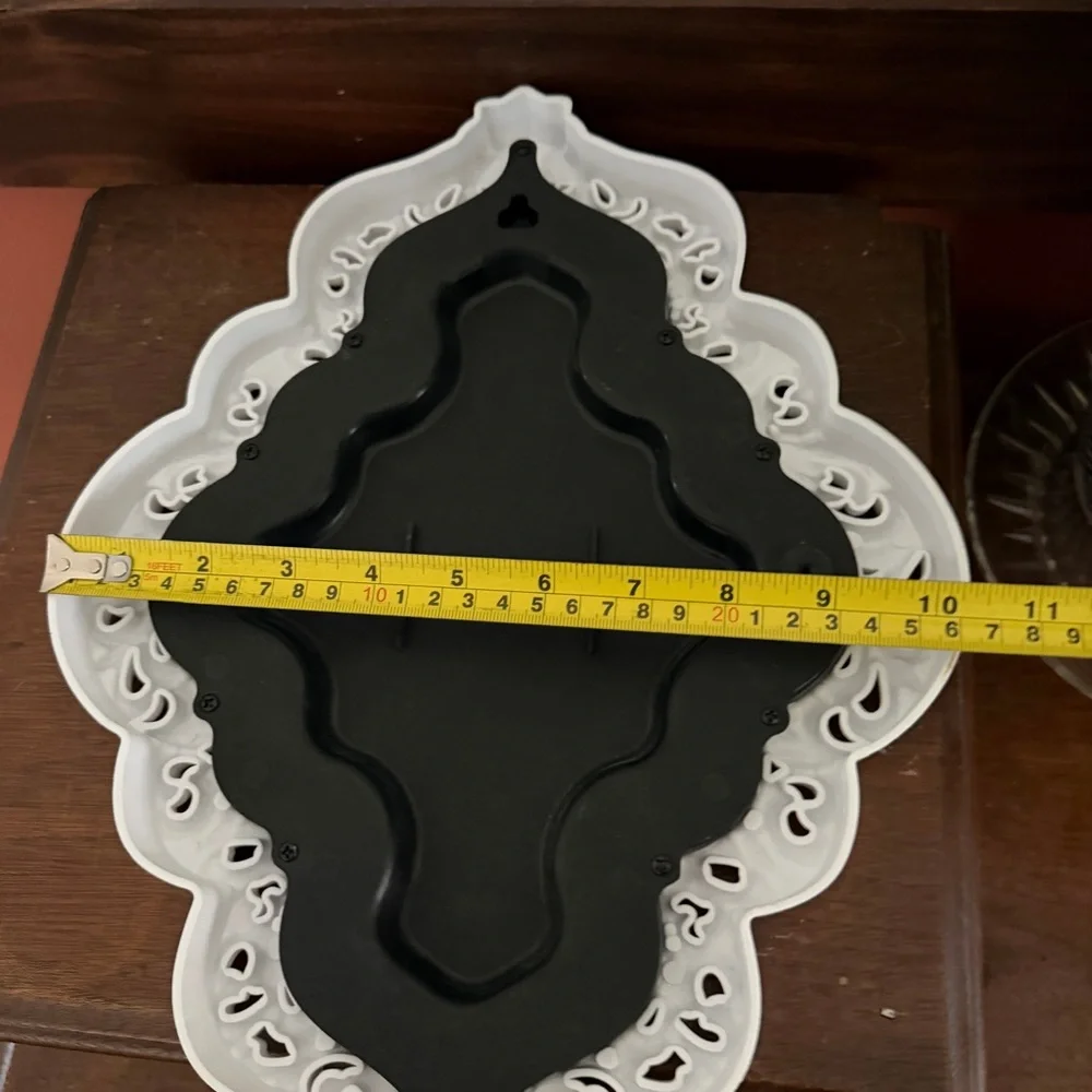 N/A white victorian