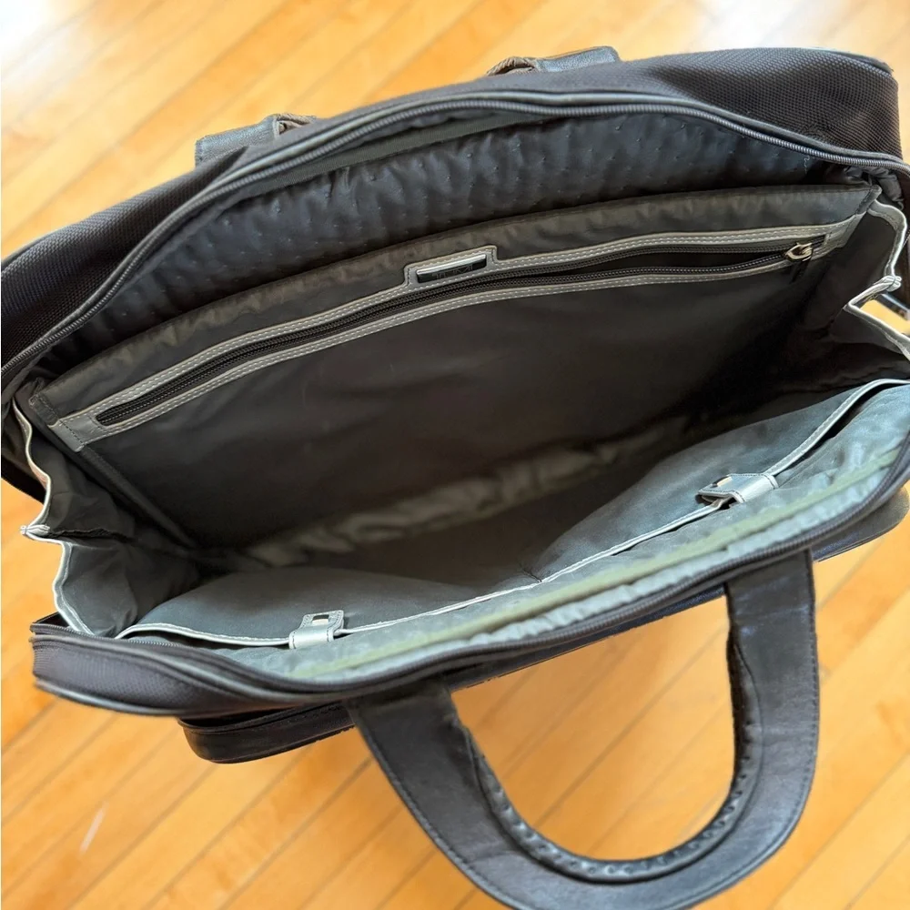Tumi 23611d innovation