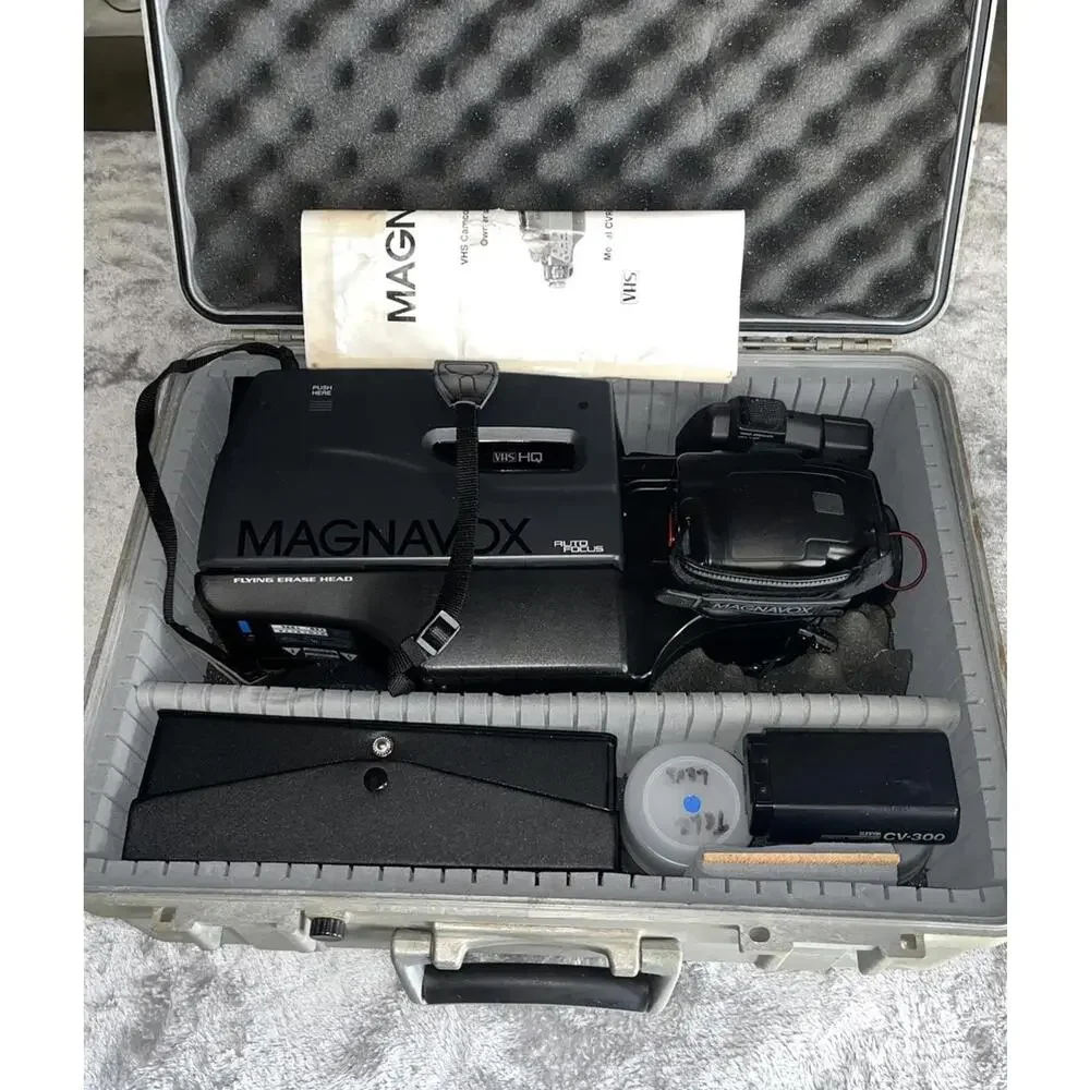 Magnavox CVK315AV01 Movie Maker VHS CCD Video Camcorder With Case Works