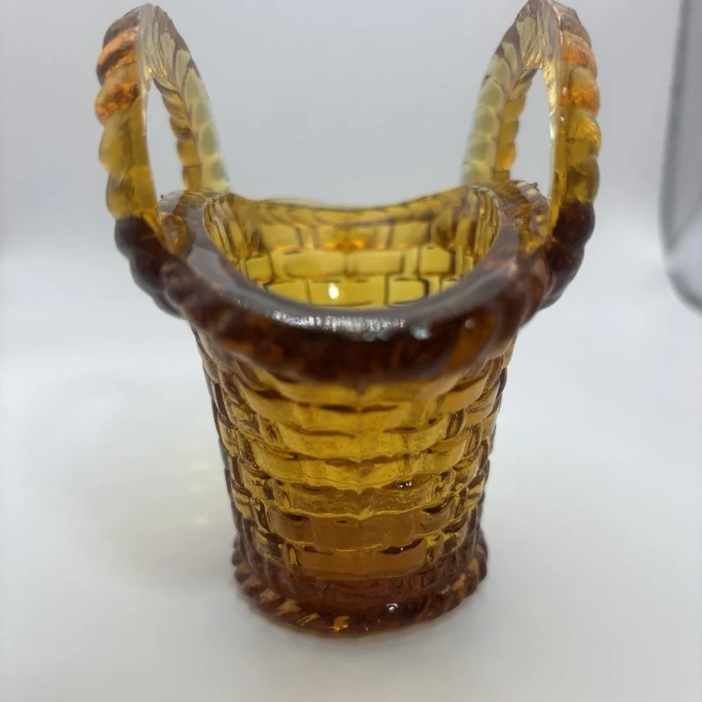 Jeannette glass basket