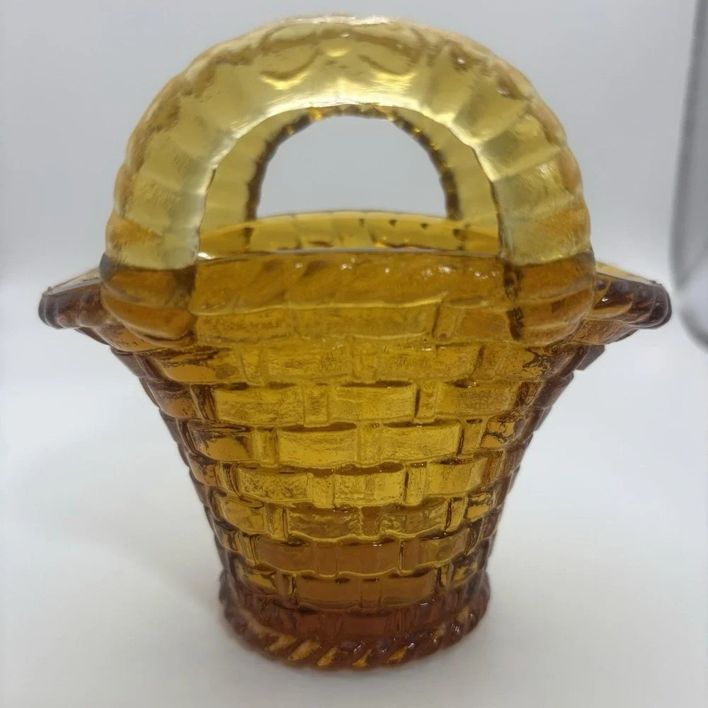 Jeannette glass basket