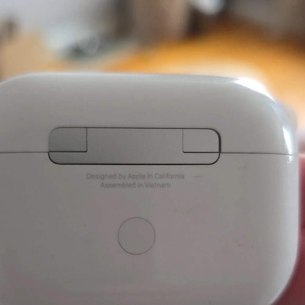 Apple Wireless Earbuds with White Charging Case With Box