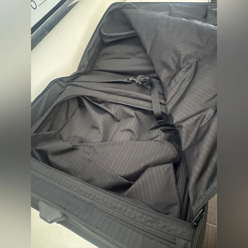 Tumi versatile black