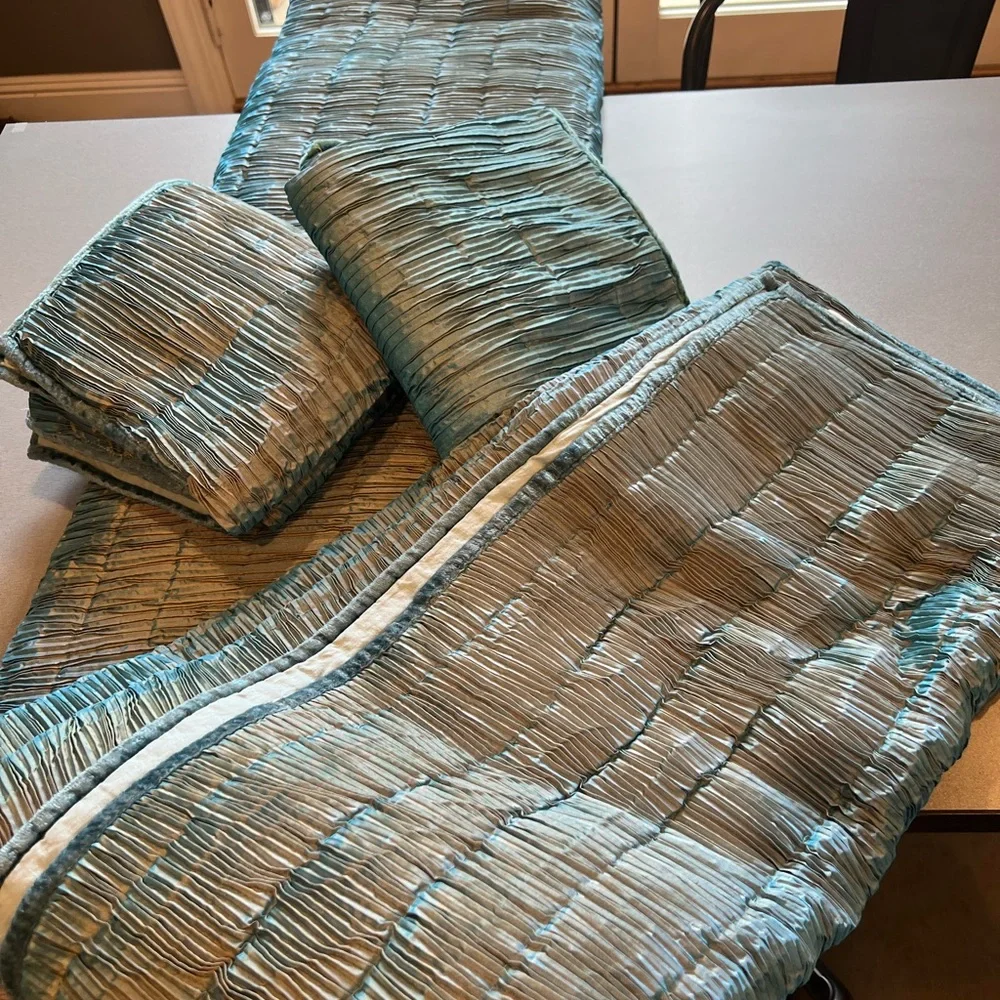 Z Gallerie Gold/Teal Ruched Comforter Set