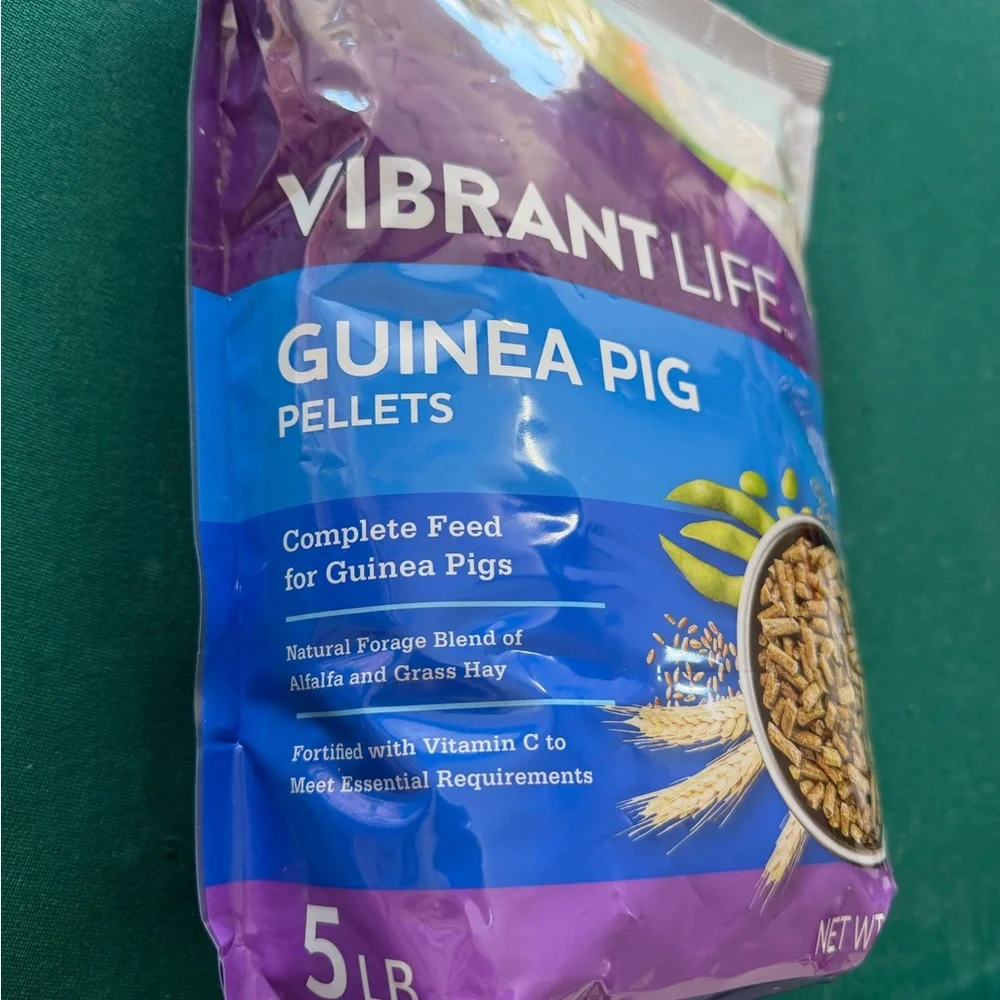 Vibrant nutritious pellets