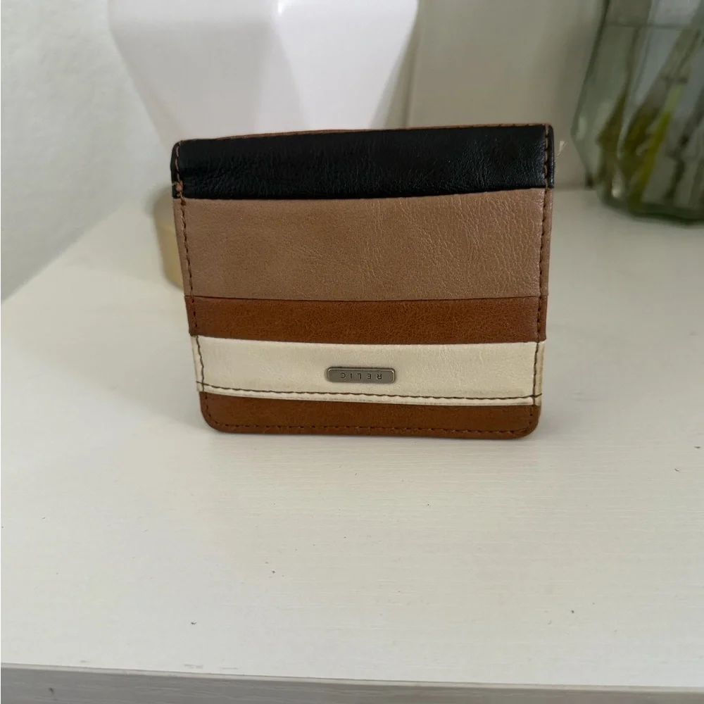 Relic compact leather