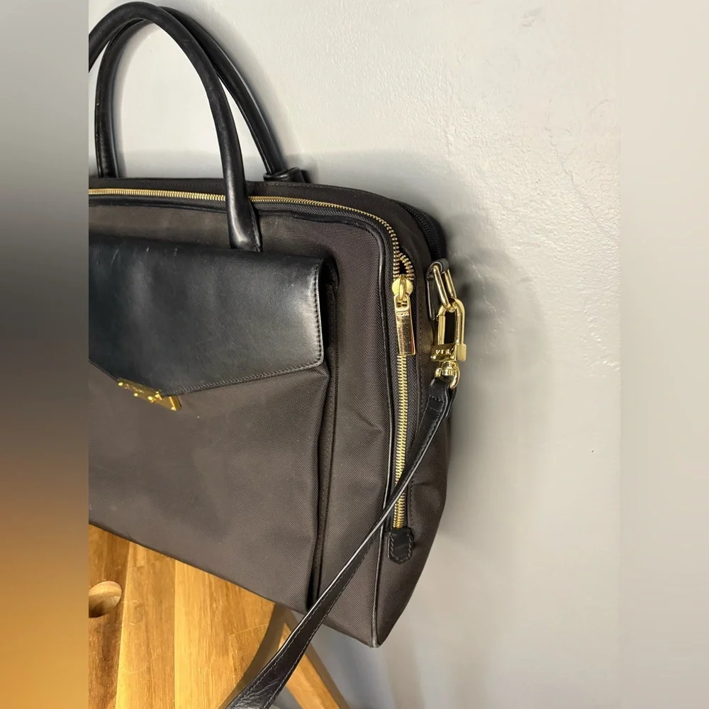 Tumi black larkin