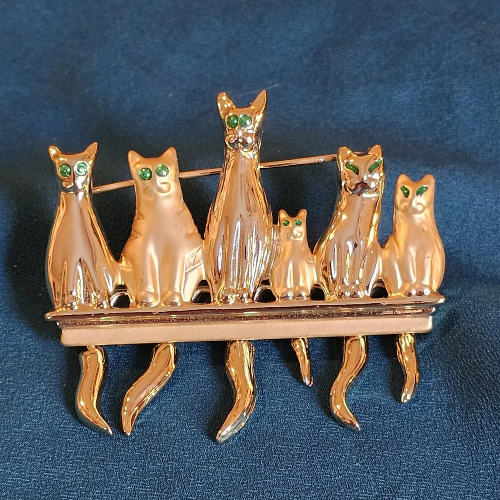 Gold Cat Brooch with Green Gem Eyes - Pets Cat