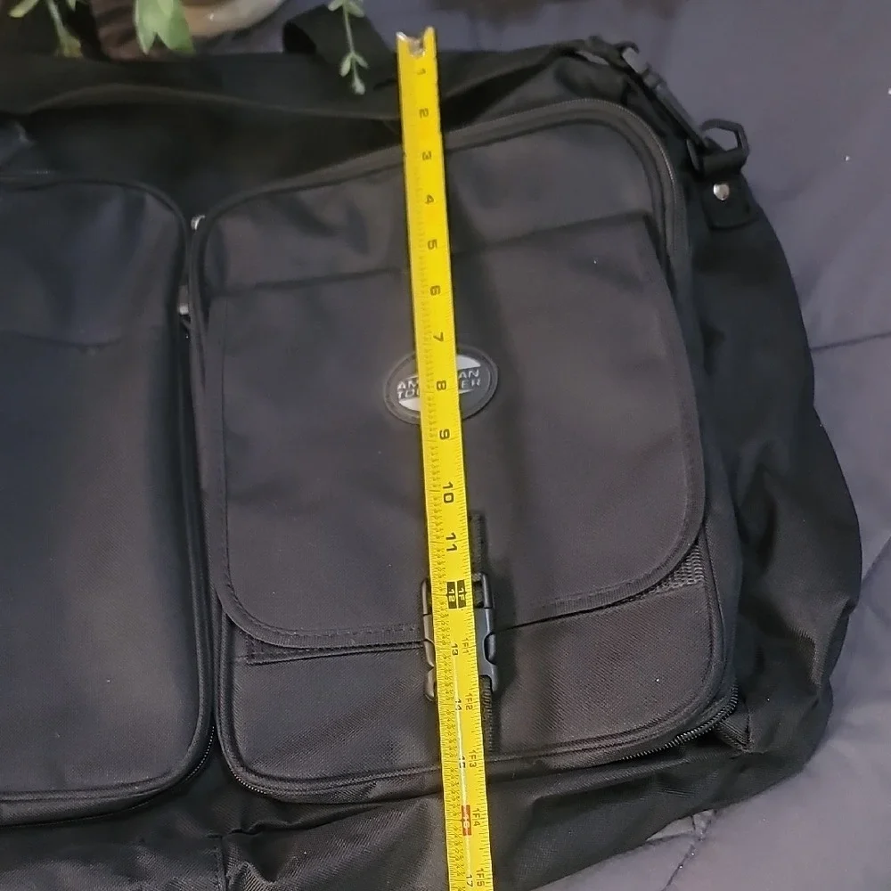 American Tourister organized pockets