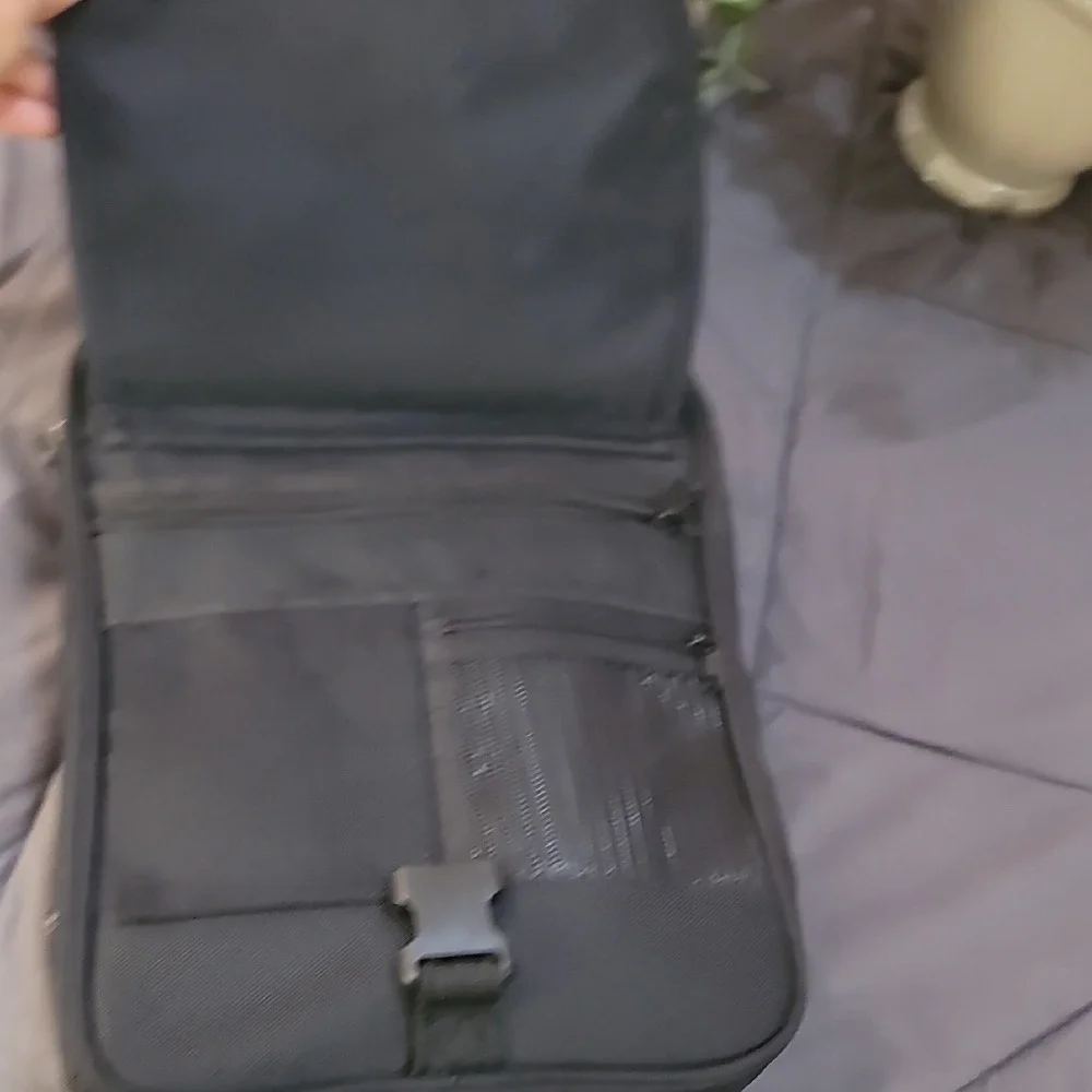American Tourister travel pockets duffel
