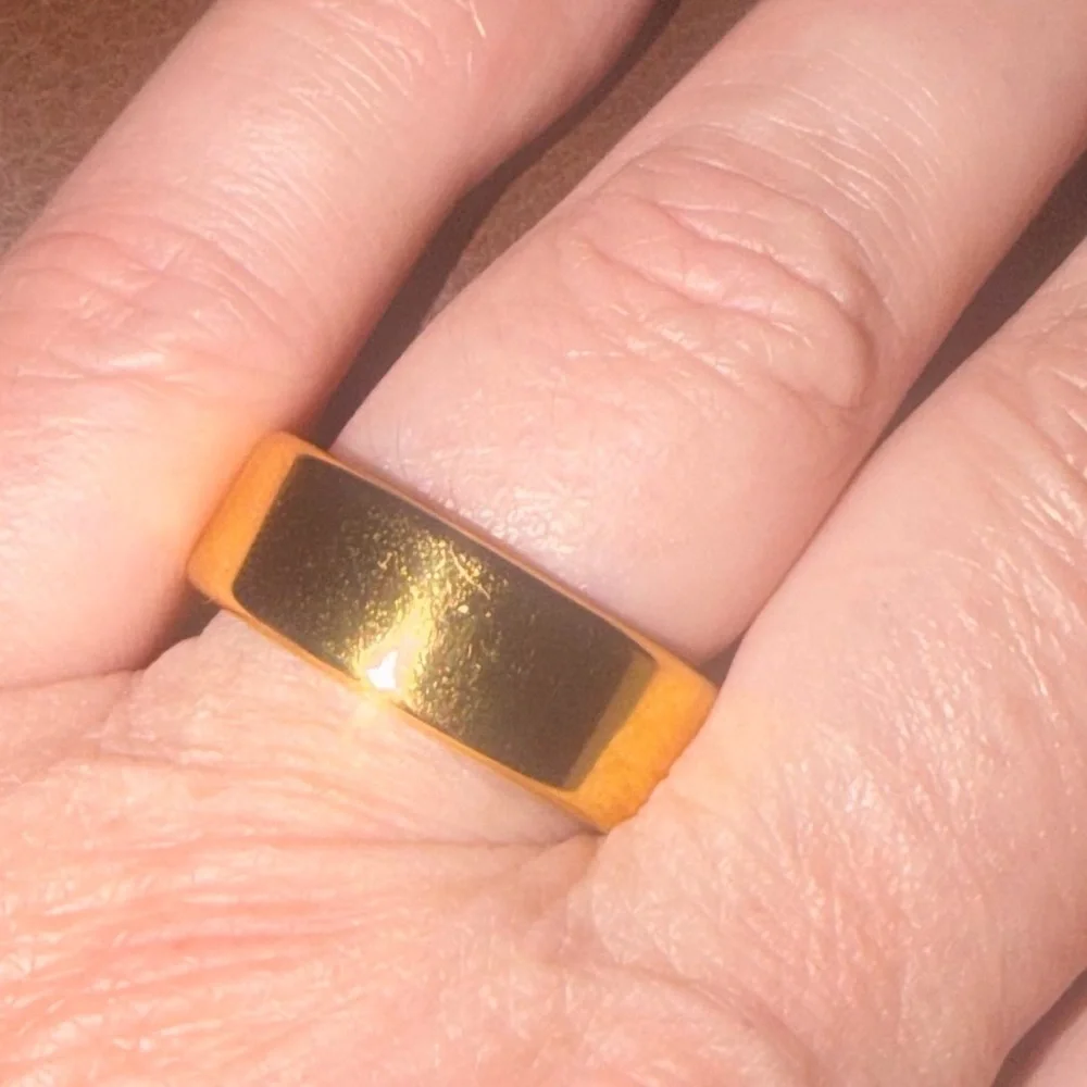 Smart Health Tracking Ring in Gold