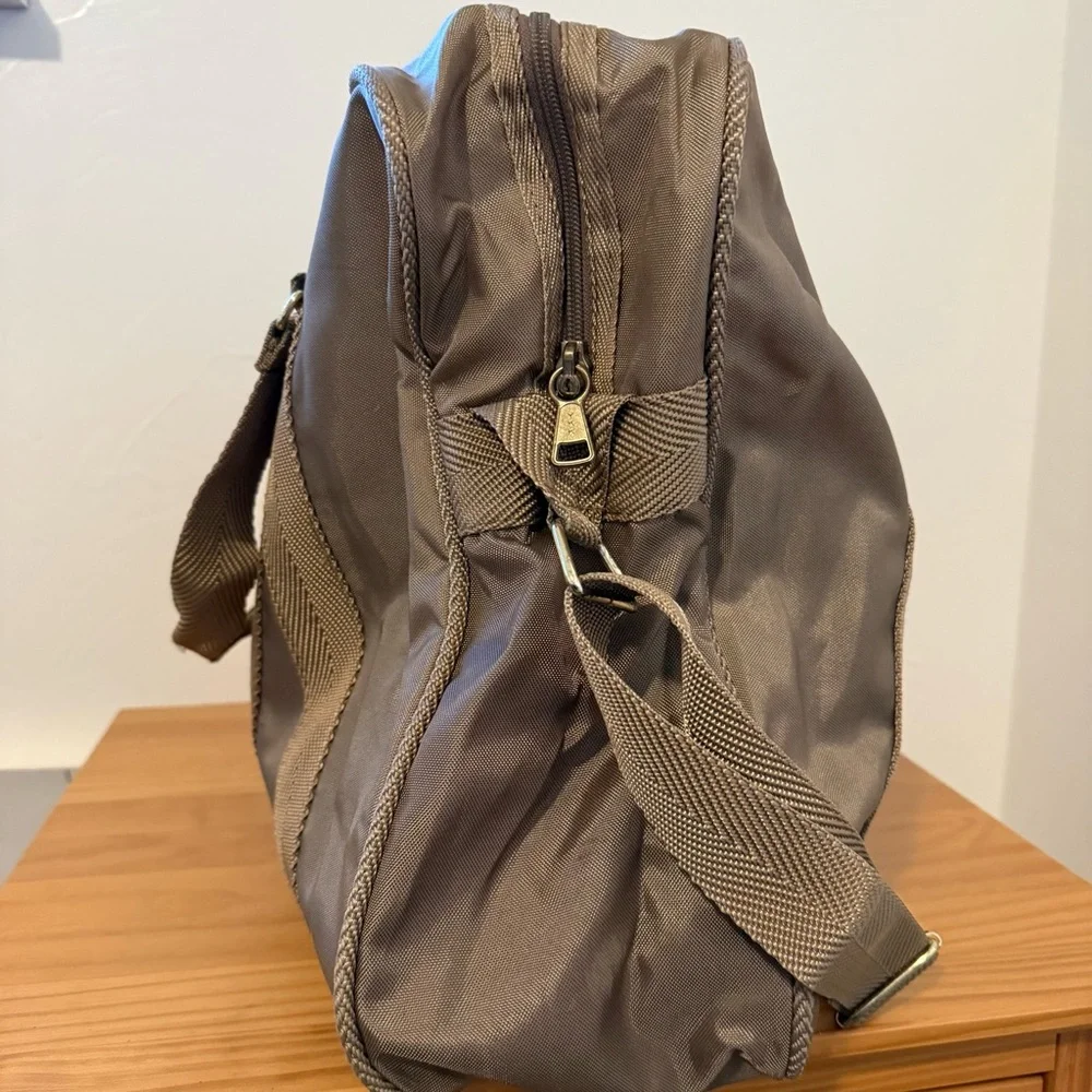 Pierre Cardin measures 21”