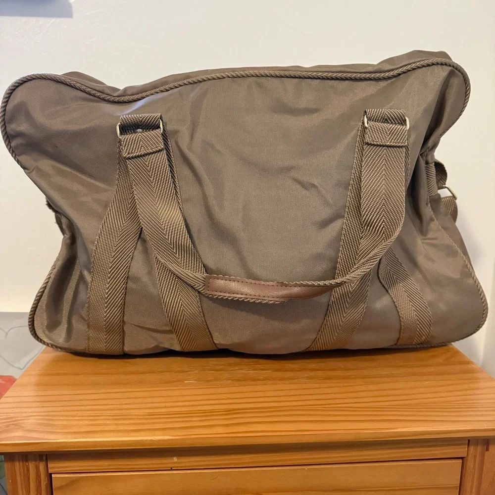 Pierre Cardin measures 21”