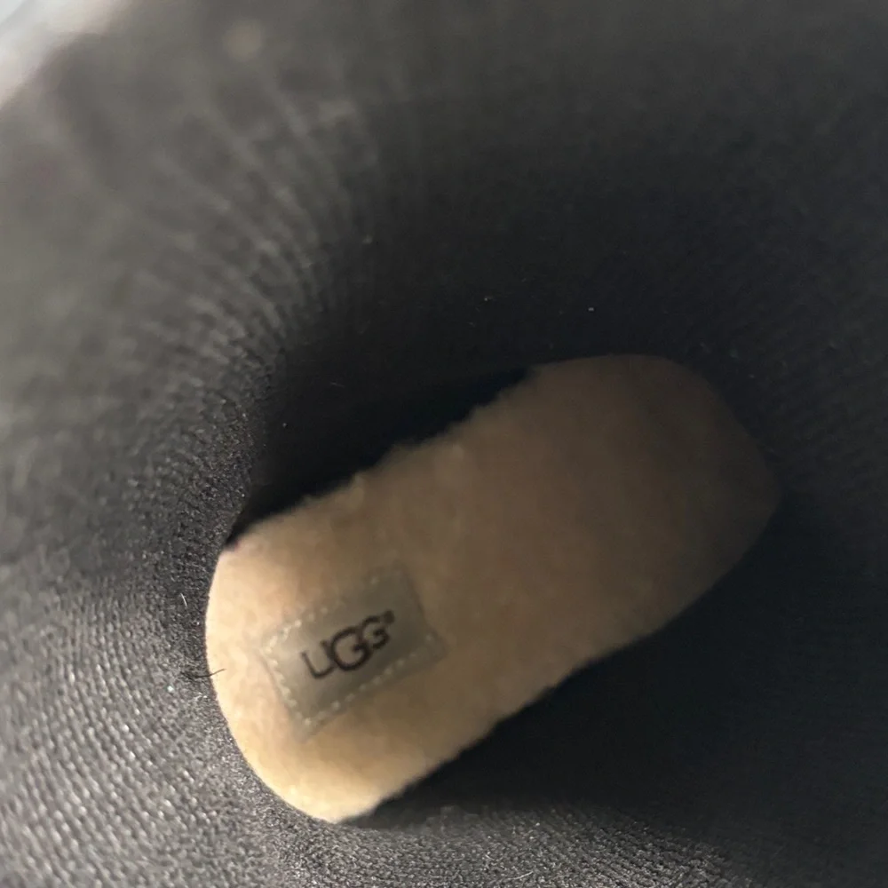 UGG shiny black
