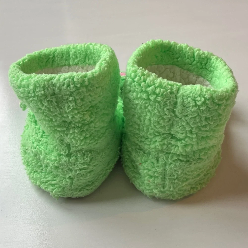 N/A cozy green