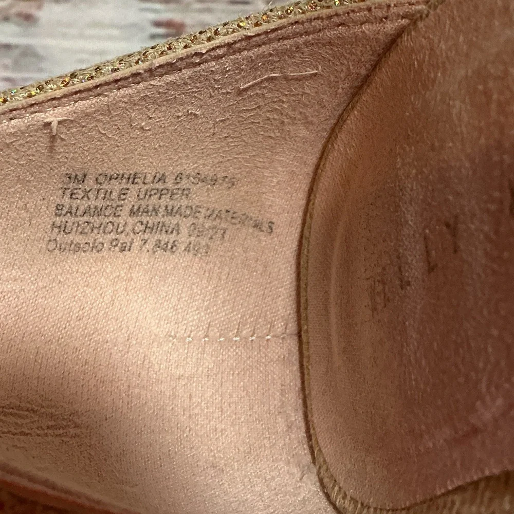 Kelly & Katie brand girls' heeled sandals. Size 3.