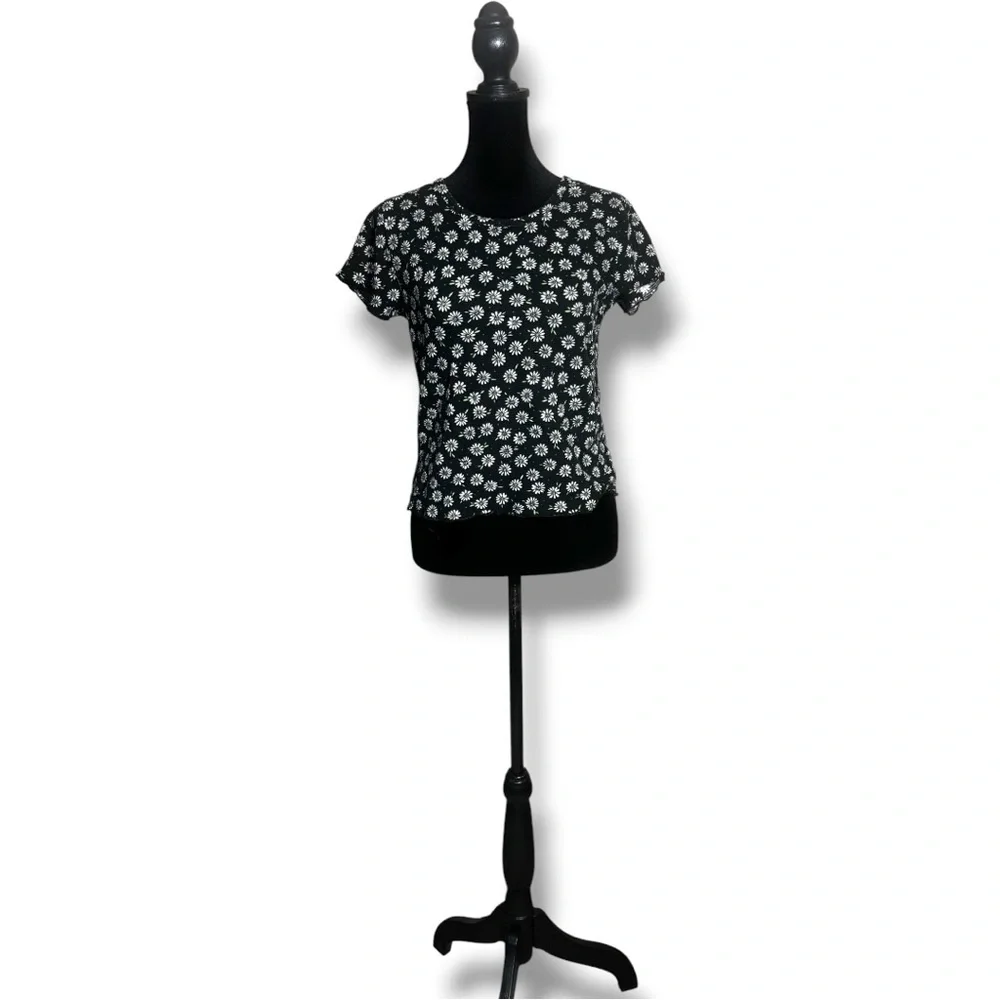 Old Navy Kids Black Short Sleeve Ruffle Hem Lightweight Tee w/White Daisy Print