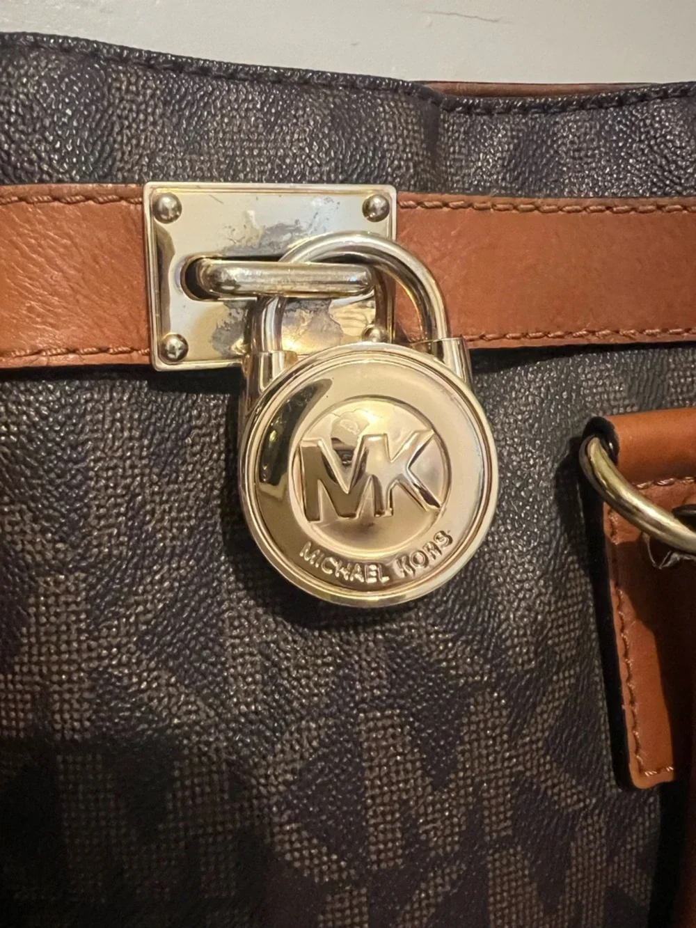 Michael Kors trim brown charm