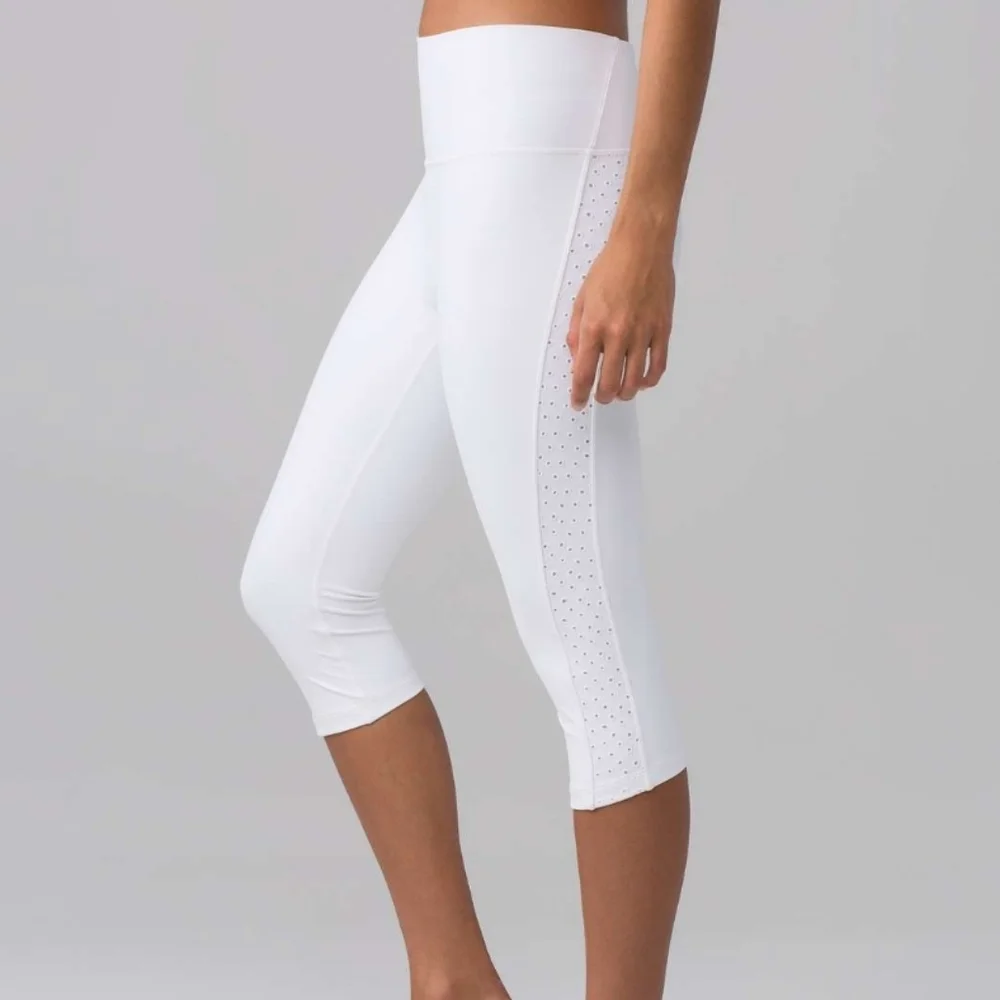 Lululemon Athletica White Ornate Crop 17