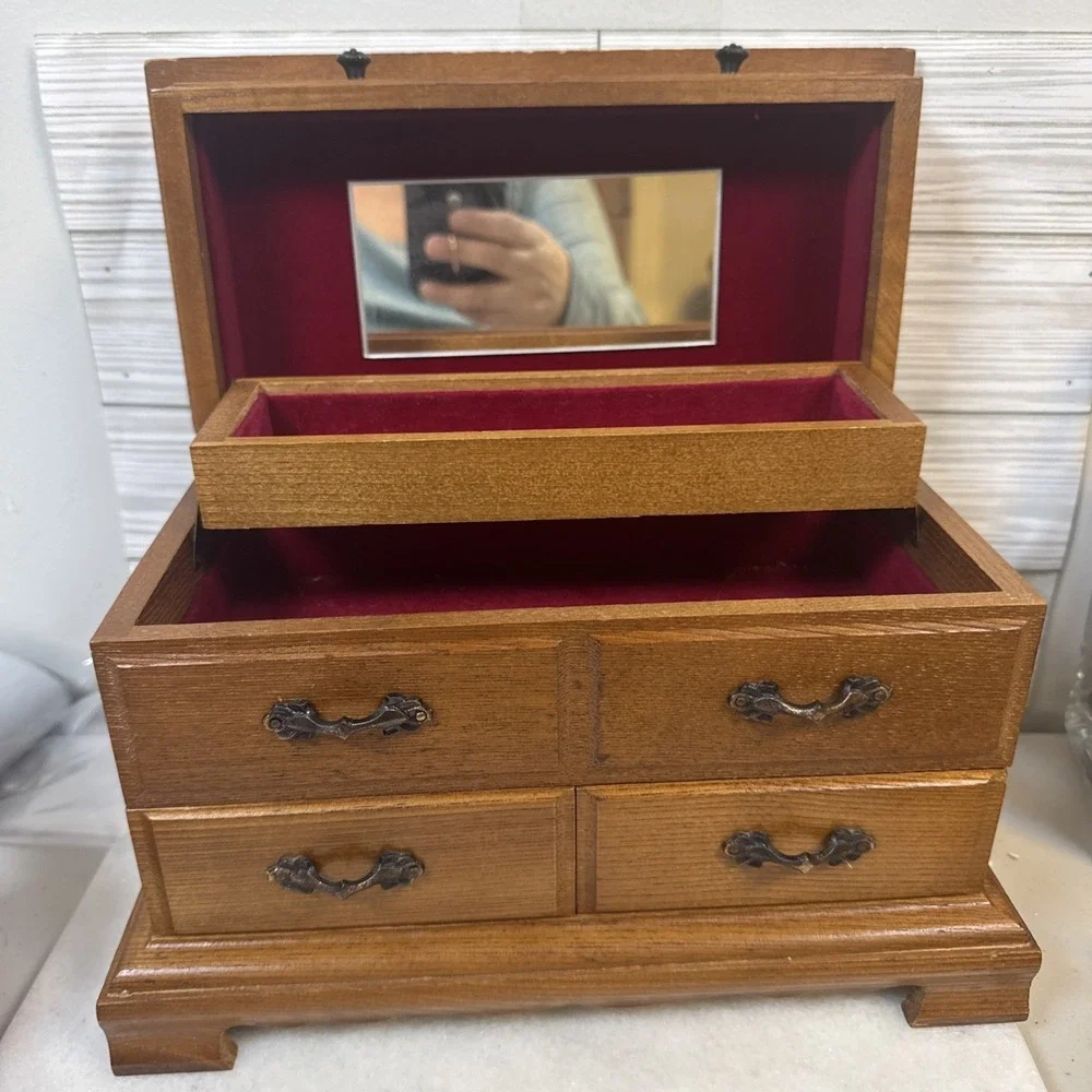 Wooden Flip Top Jewelry / Music Box With Red Felt Lined Interior Toyo Music