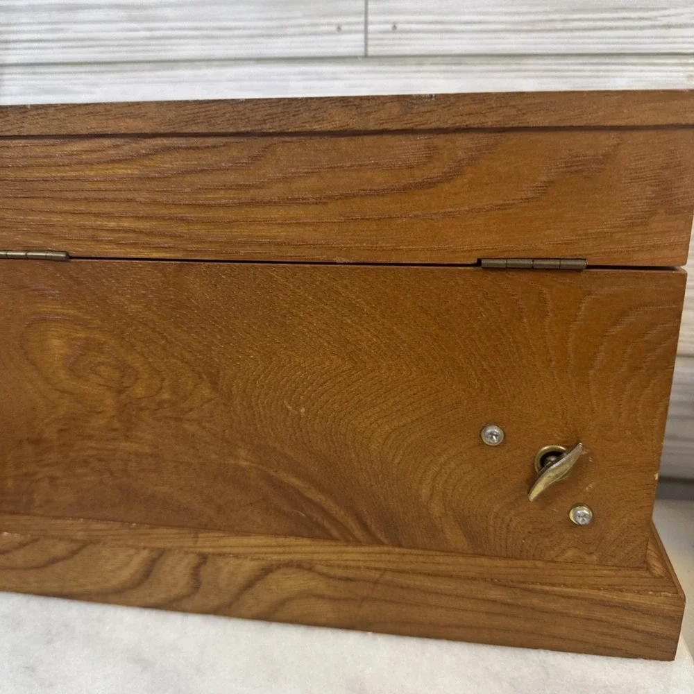 The Unbranded Brand wooden flip