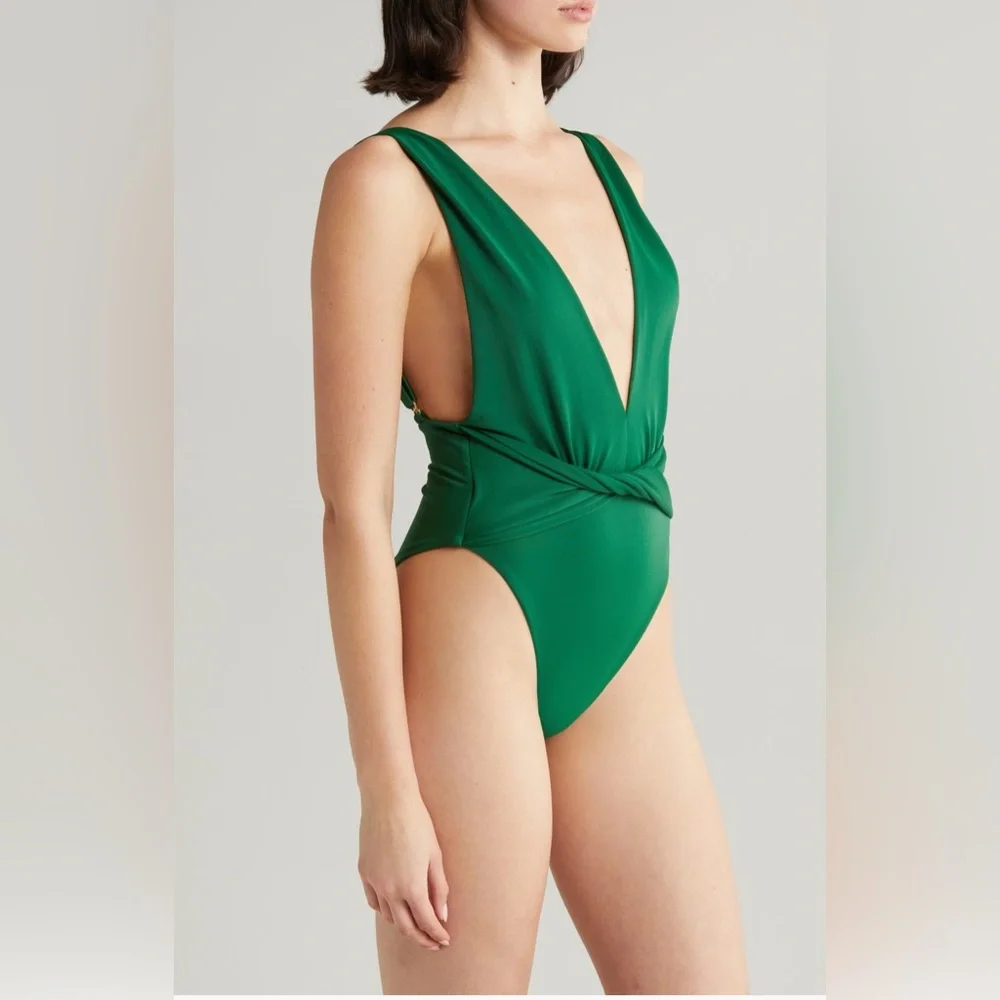 Agua Bendita twisty front