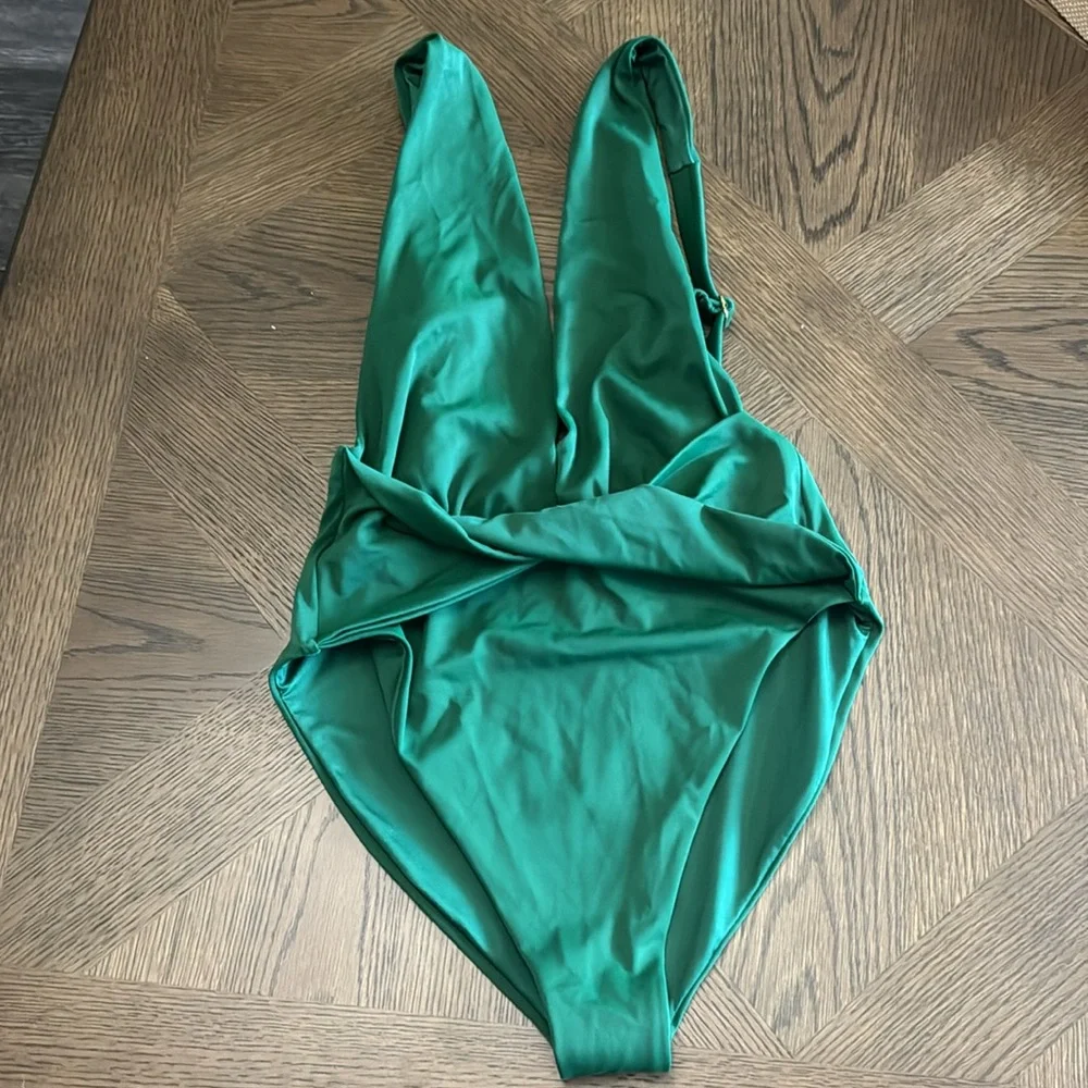 Agua Bendita twisty front