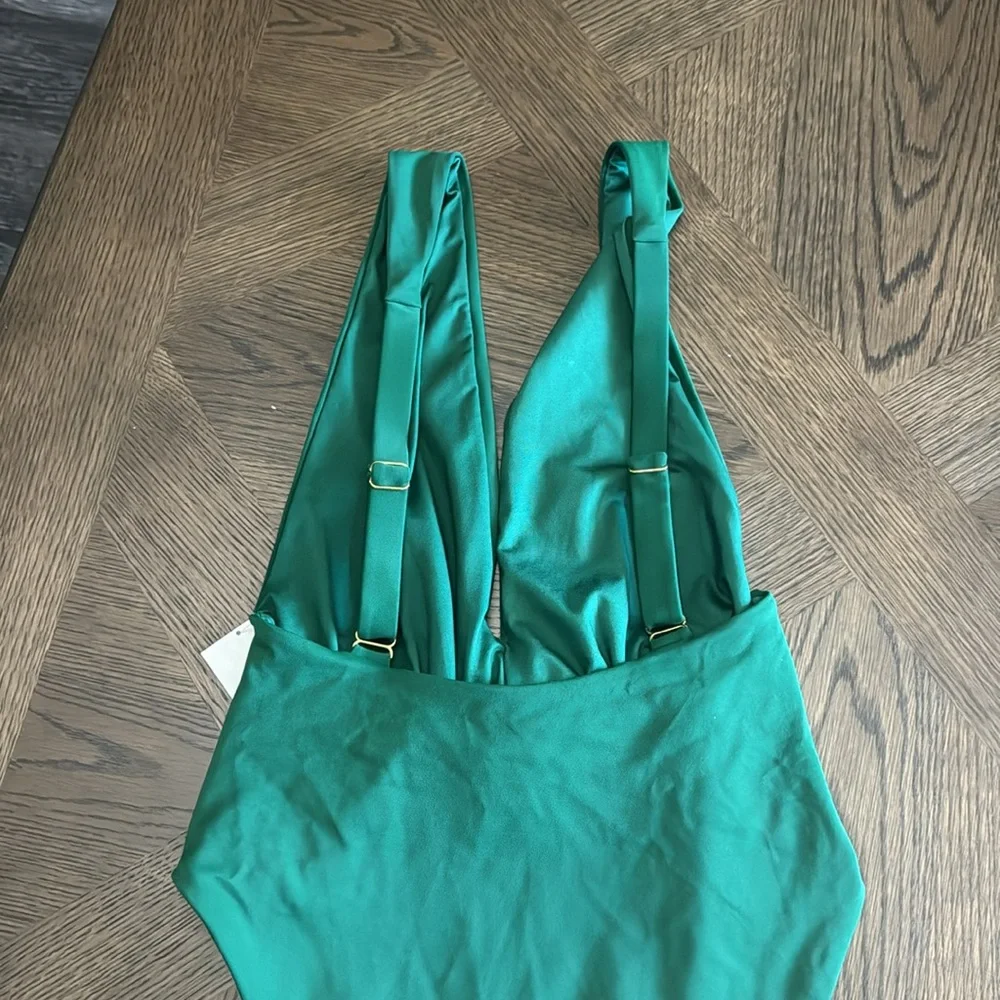 Agua Bendita twisty front