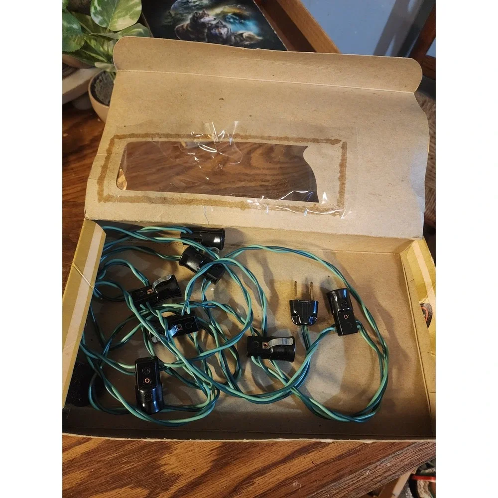 Vintage Adorn Christmas 7‎ Light Strand, Original Box,  Tested No Bulbs