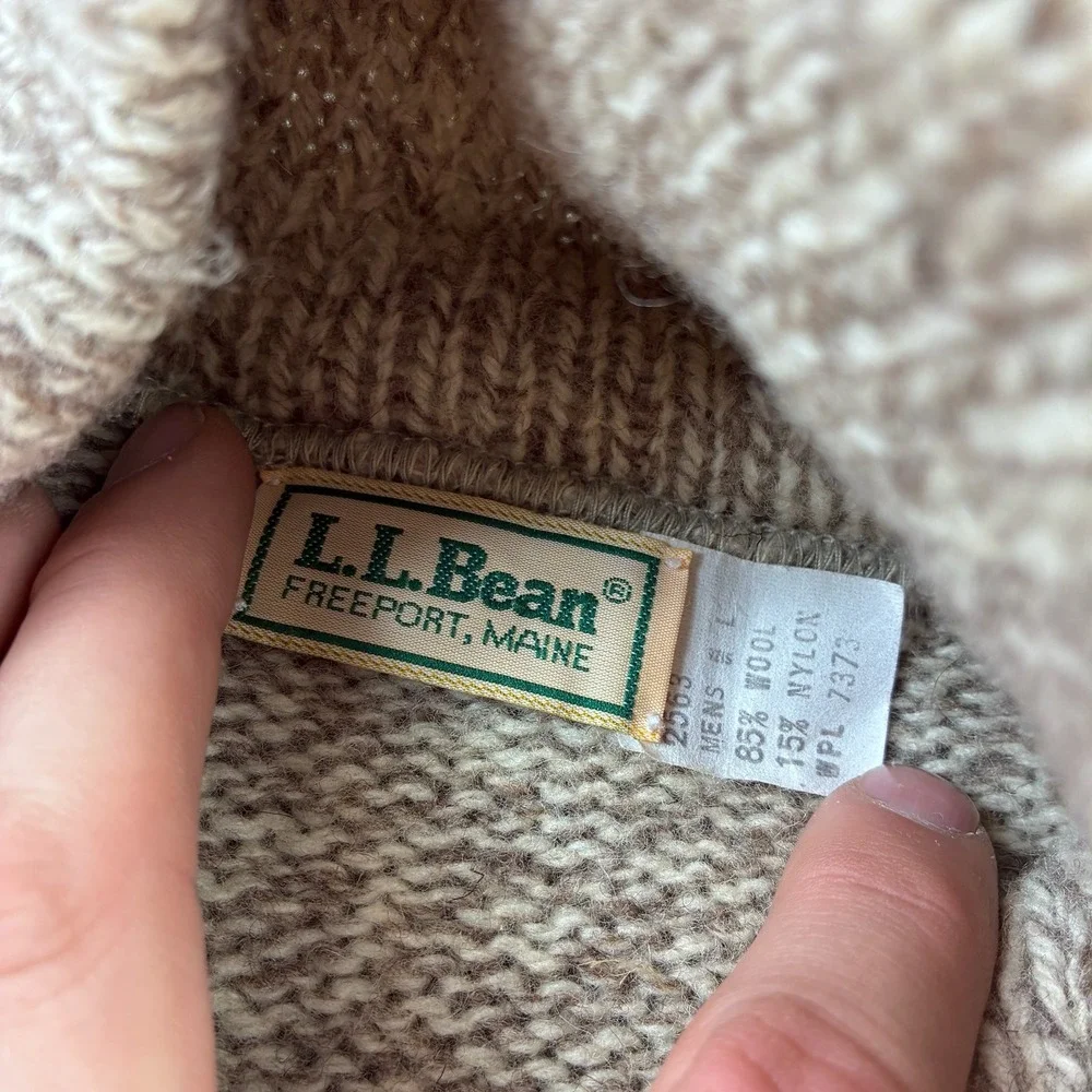 L.L. Bean measures 22in