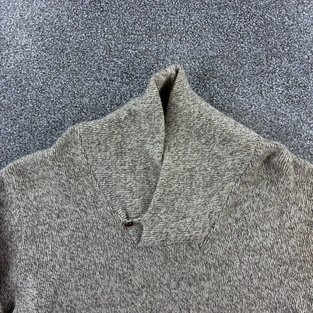 L.L. Bean measures 22in